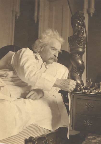 Photograph of Mark Twain